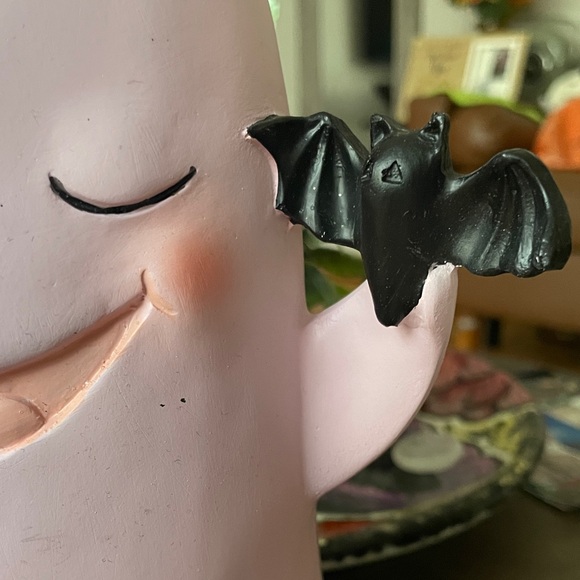 Pink Ghost - Picture 3 of 3